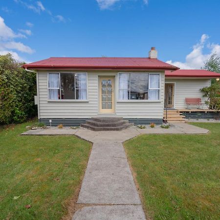Rustlein Cottage - Te Anau Holiday Home Экстерьер фото