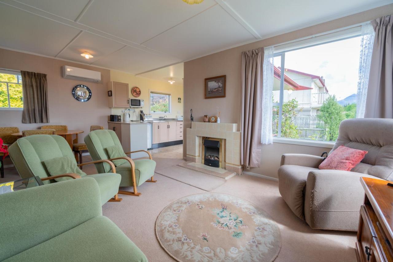 Rustlein Cottage - Te Anau Holiday Home Экстерьер фото